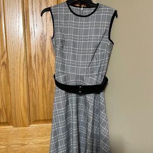 A blk and white dress.